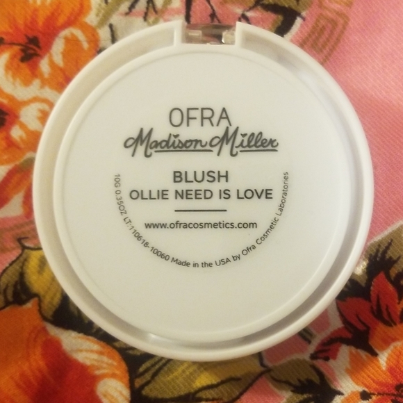 Blush - Picture 2 of 3